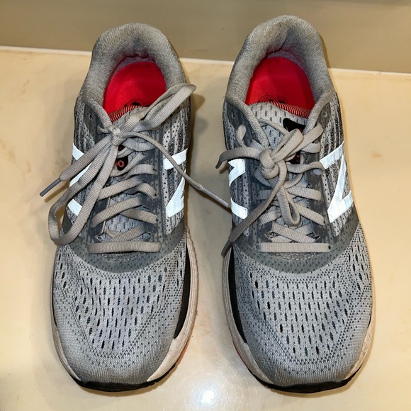 New Balance 860 tennis shoes - Picture 7 of 10